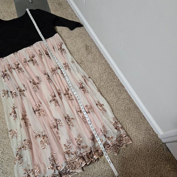 24W Unbranded (possibly Arna York) Surplice Gown with Rose Gold Sequin Skirt - Picture 13 of 13